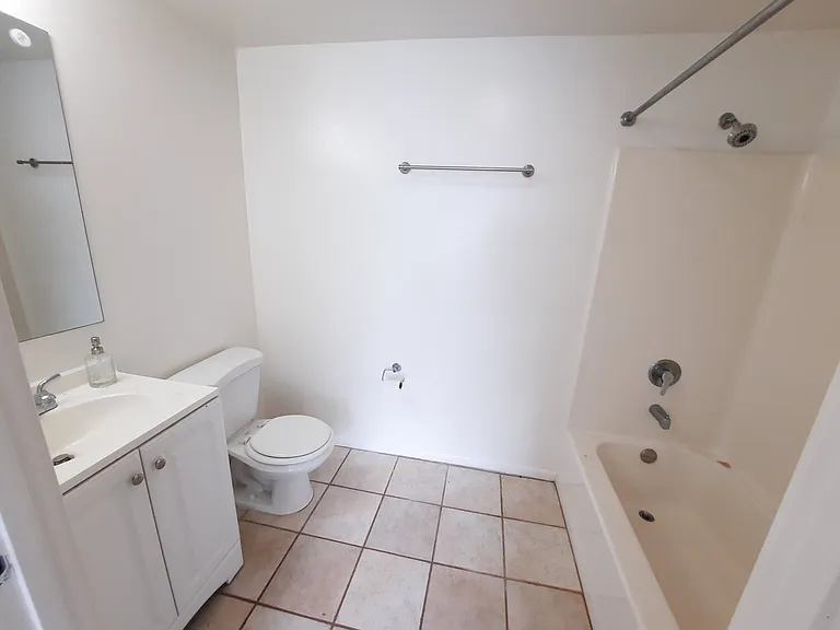 1132 7th St #7 — Photo 17