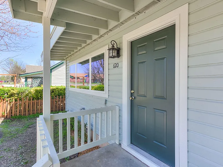 620 E Eufaula St — Photo 2