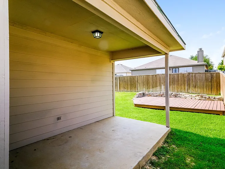 1005 Fort Apache Dr — Photo 19