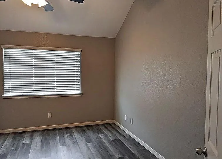7703 Redstone Mnr — Photo 9