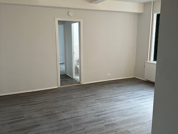 5th image of 1504 Metropolitan Ave APT 4E