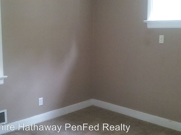 3rd image of 3529 Grandview Dr