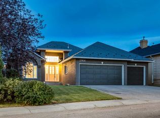 2964 NW Signal Hill Dr SW, Calgary, AB T3H 2X5