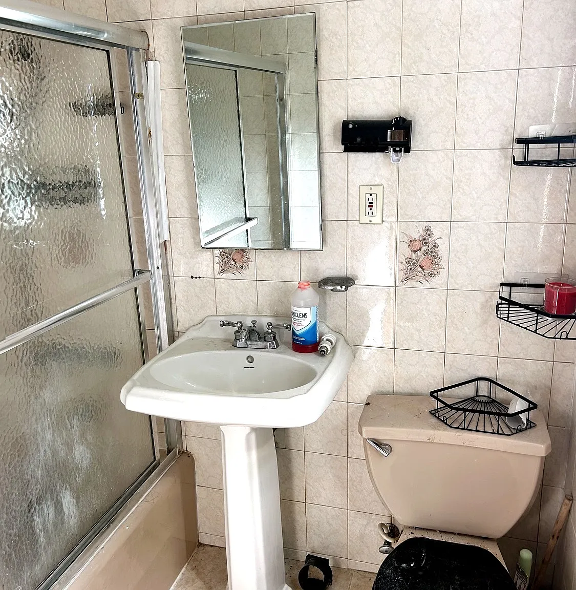 4 bed, 2500 sqft, $4,200 — Photo 4