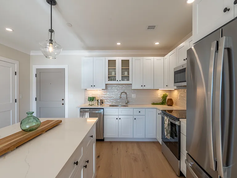 815 Lafayette Rd #102 — Photo 8