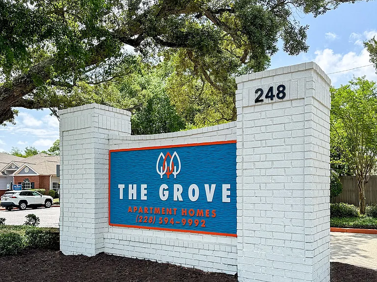 The Grove Apartments — Photo 36