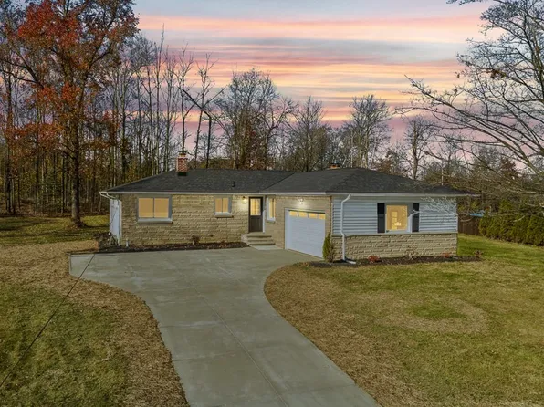 1526 Skyland Dr, Hinckley, OH 44233