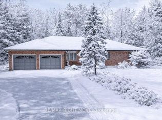 1892 Carriage Ct, Severn, ON L3V0W9