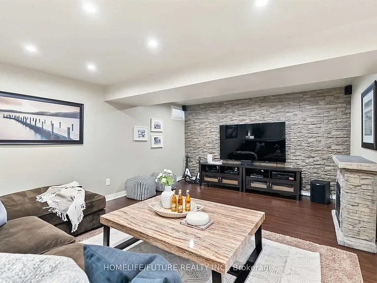 1381 Clearbrook Dr — Photo 34