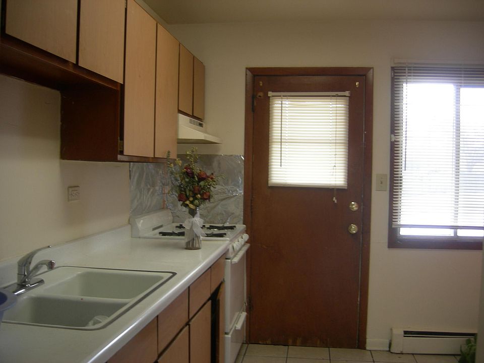 2nd image of 1717 Sunset Ave APT 6