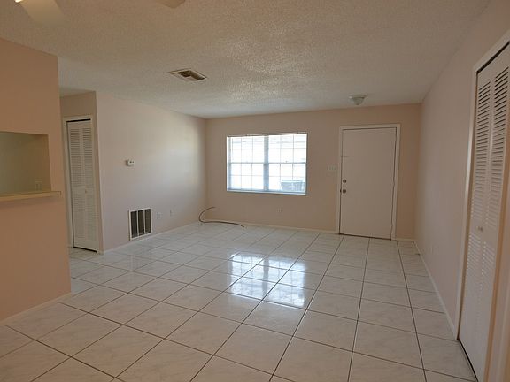 3rd image of 1412 Sophie Blvd