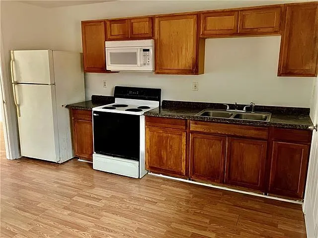 2 bed, 1.0 bath, 900 sqft, $1,100 — Photo 4