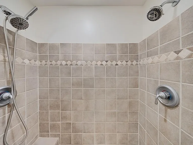 102 Vanessa Dr SE — Photo 32