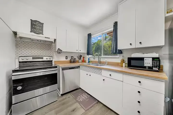 3018 Woodcliffe St — Photo 7