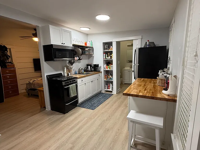 225 9th Ave NE #1/2 — Photo 5