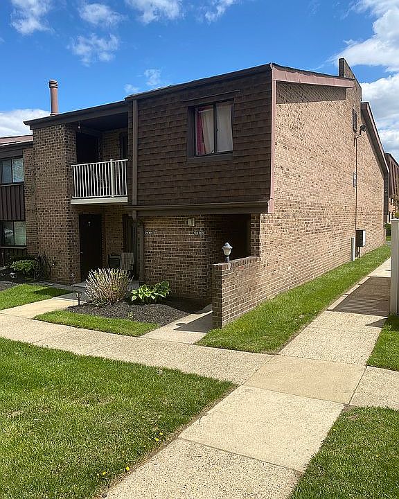 2nd image of 4201 Delaire Landing Rd #201