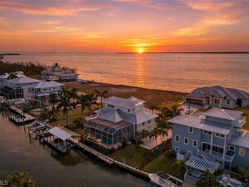 2193 Macadamia St, Saint James City, FL 33956 | MLS #2026009736