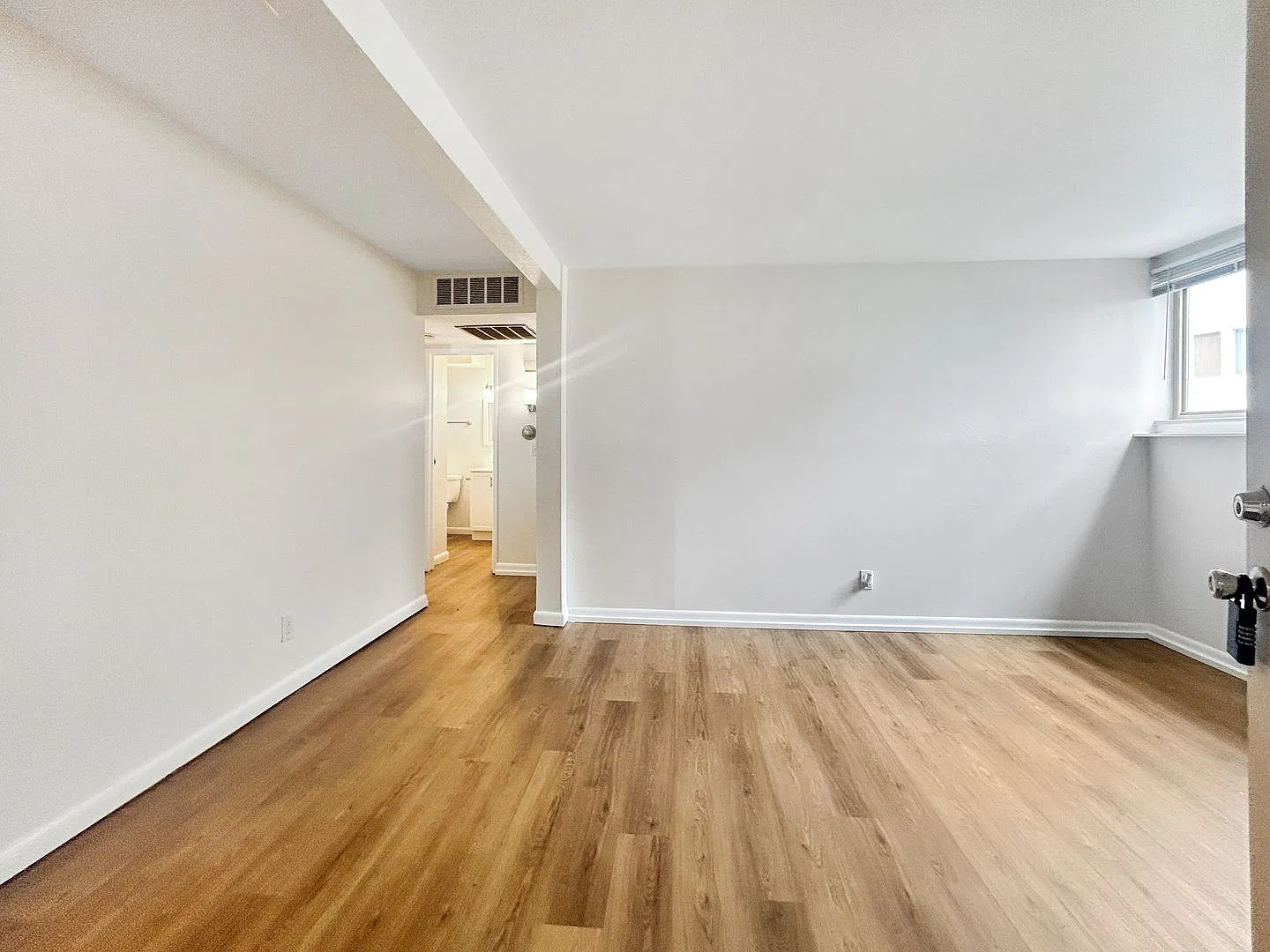 $0 Deposit Option Charming Garden-Level Condo With Modern Updates In Bear Valley Club — Photo 2