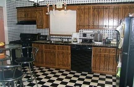 4th image of 18625 Willow Ave