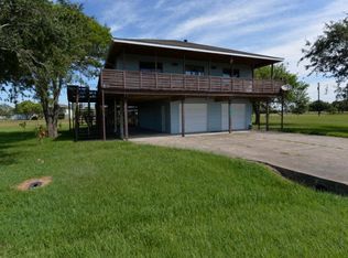 1115 Bayview Dr, Palacios, TX 77465