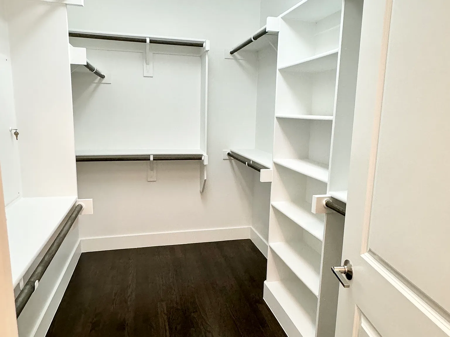 2 bed, 1979 sqft, $3,200 — Photo 2