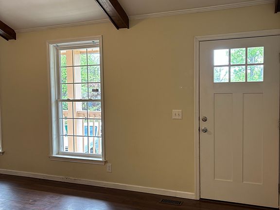 5th image of 325 Sunrise Cir