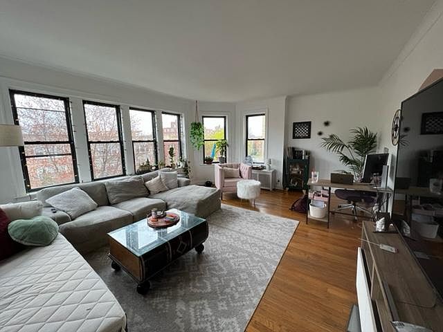 1st image of 2542 W Summerdale Ave #2FF
