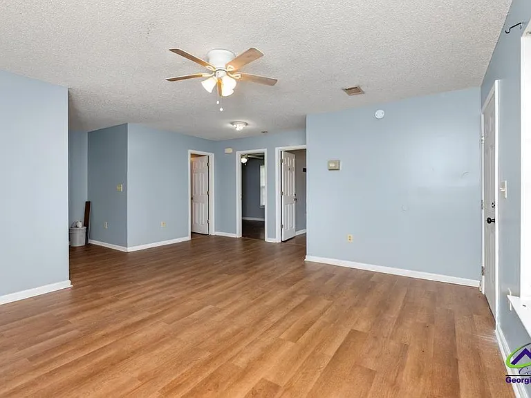 203 Brooks Blvd — Photo 3