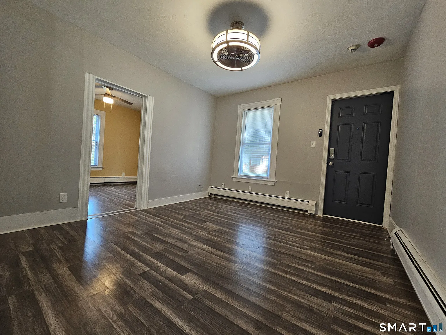 3 bed, 1.0 bath, 2597 sqft, $1,800 — Photo 4