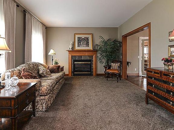 5th image of 8892 Highcreek Ct