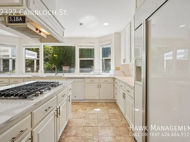 22322 Cairnloch St — Photo 30