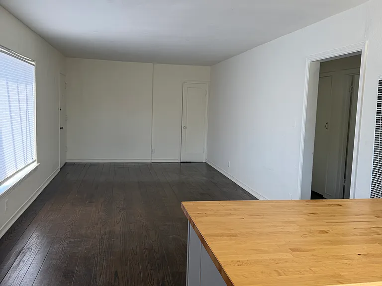 1051 61st St #1055 — Photo 3