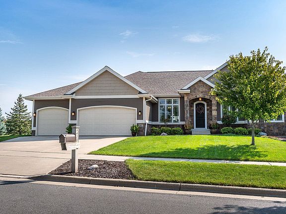 3rd image of 1427 Cottontail Dr