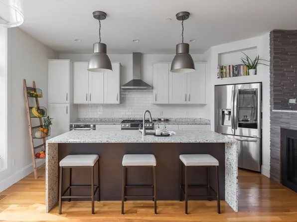 595 Washington St Unit 4, Pembroke, MA 02359