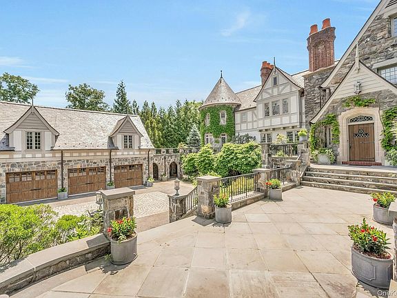 2nd image of 19 Park Drive S