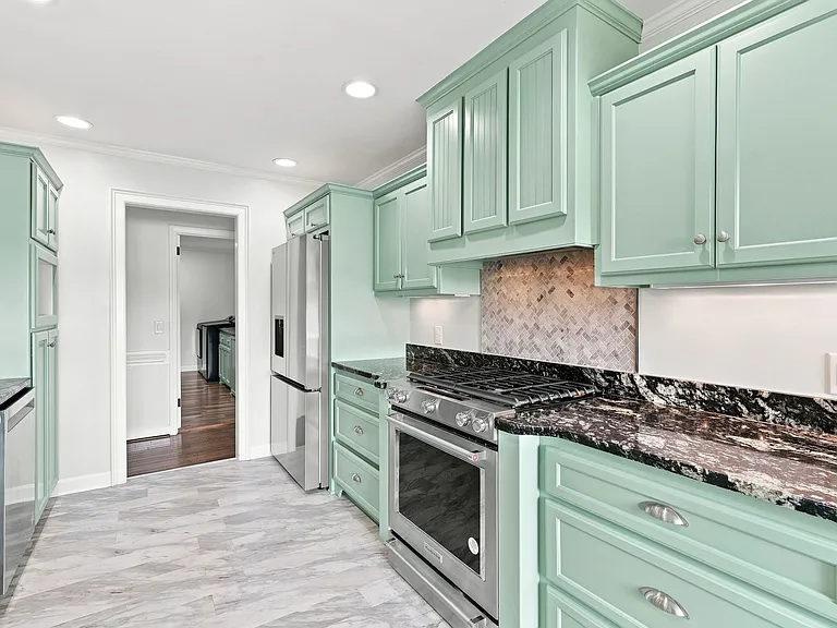 253 Lakeview Dr — Photo 44