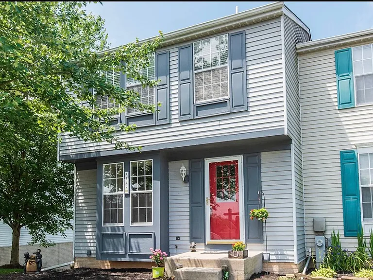 1427 Sedum Sq — Photo 1