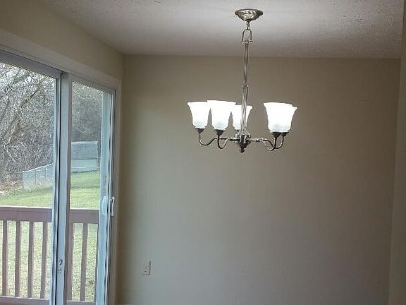 3rd image of 415 Pritchard Ln