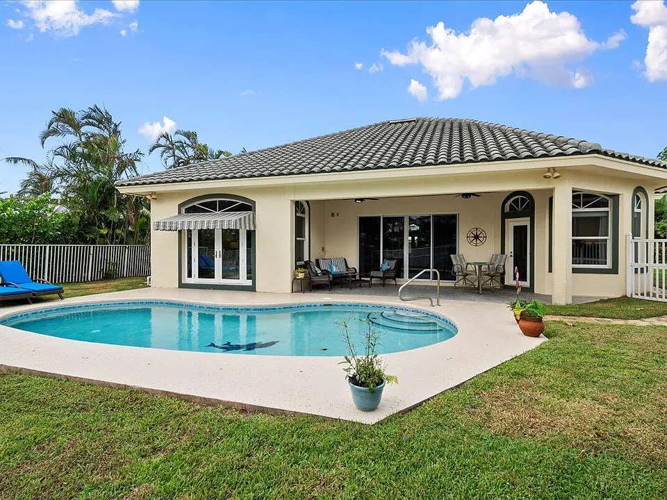 72 Waterway Rd