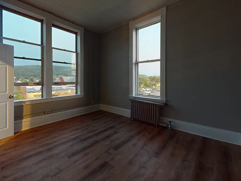101 Main St — Photo 2