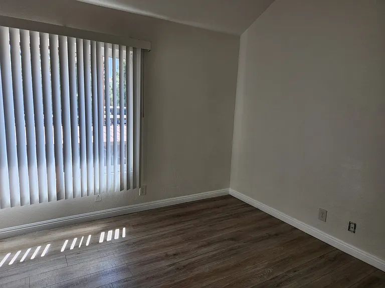 428 N Imperial Ave #C — Photo 10