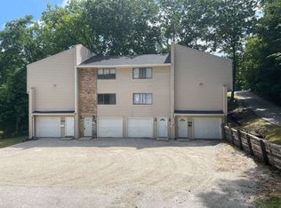 3213 Schuetzen Ln, Davenport, IA 52804