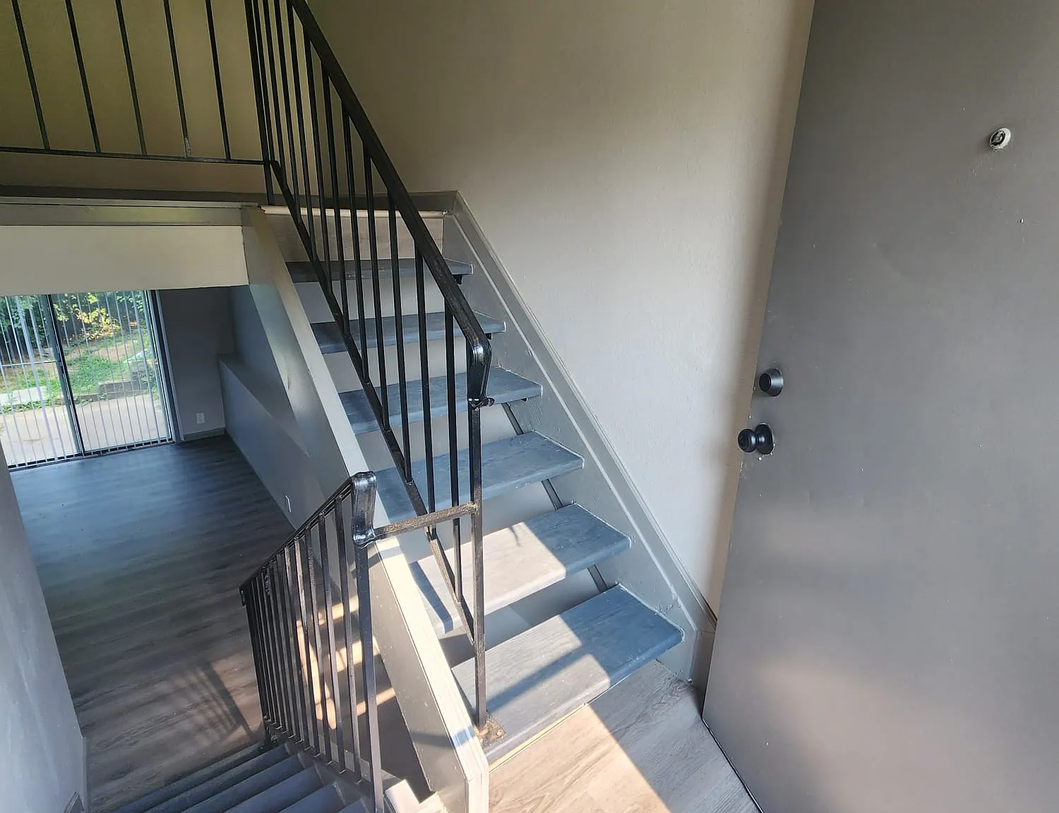 2 bed, 1.5 bath, 1050 sqft, $1,350 — Photo 2