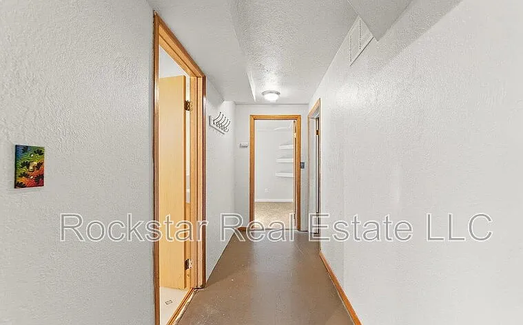 1110 E 28th Ave — Photo 16