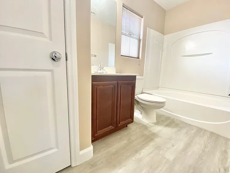 1060 Paradise Coach Dr — Photo 17