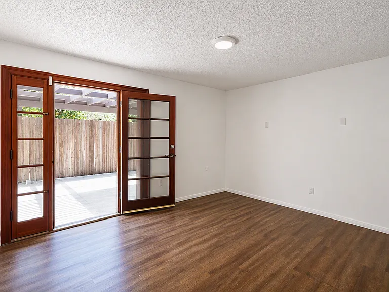 220 Lilac Ct — Photo 15