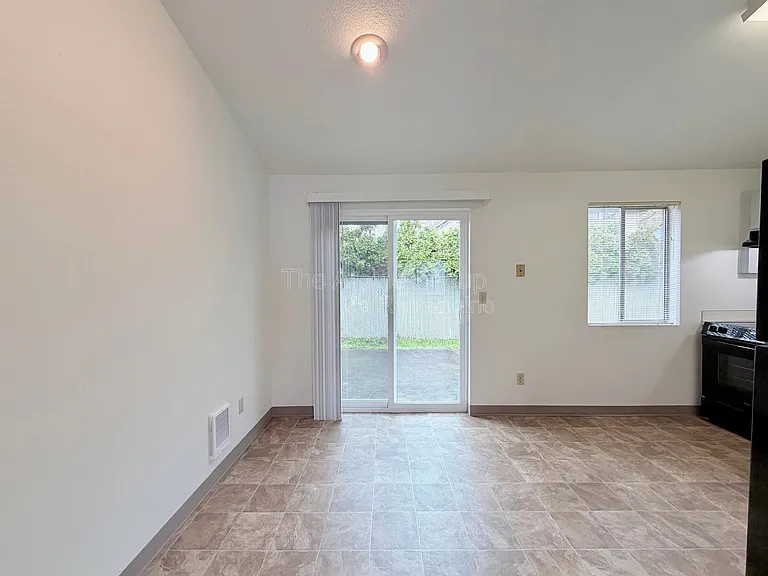 8991 SW Herb Way — Photo 11