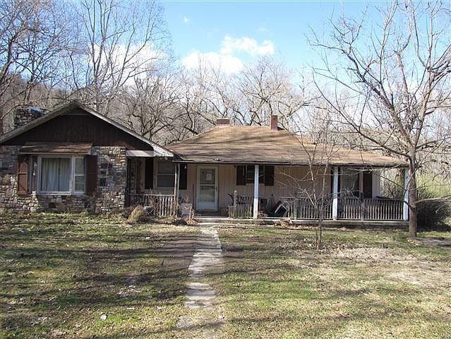 1st image of 118 Stillwater Dr