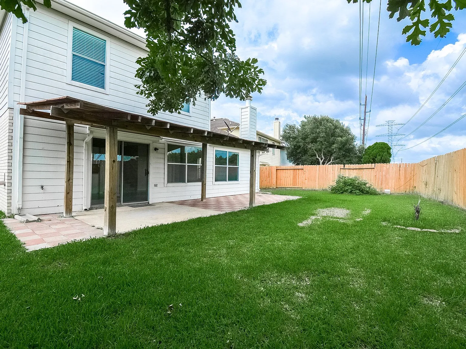 3 bed, 2.5 bath, 1619 sqft, $2,000 — Photo 2