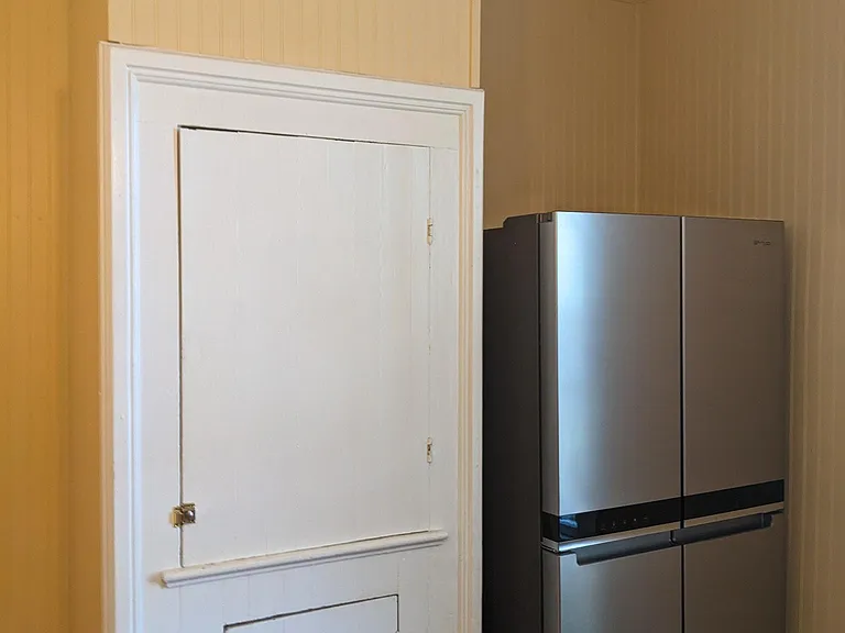 smalest pantry place with shelving